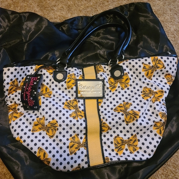 Betsey Johnson Handbags - Betsy Johnson Bag